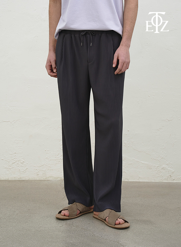 Pleats Straight Pants